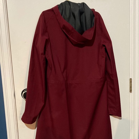Uniqlo- burgundy/red rain jacket/coat size XS - Picture 2 of 2